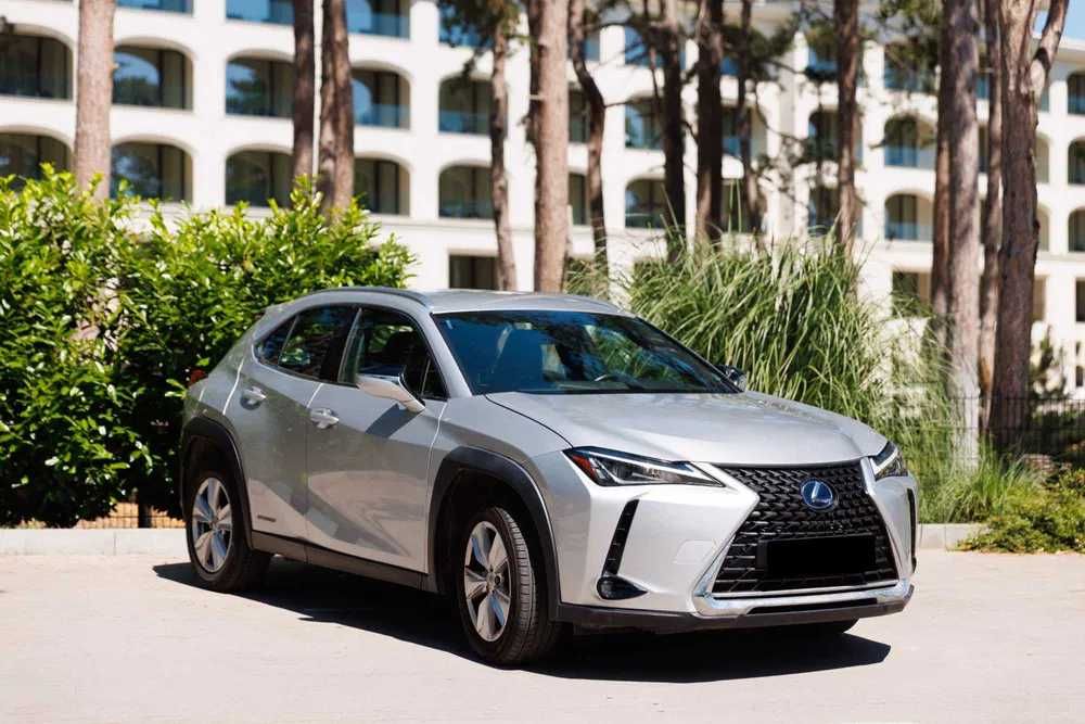 Lexus UH hybrid | Rent A Car