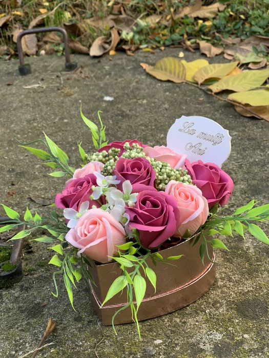 Trandafiri din sapun buchet cadou cutie