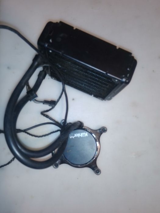 Cooler processor aer  / lichid ventilatoare