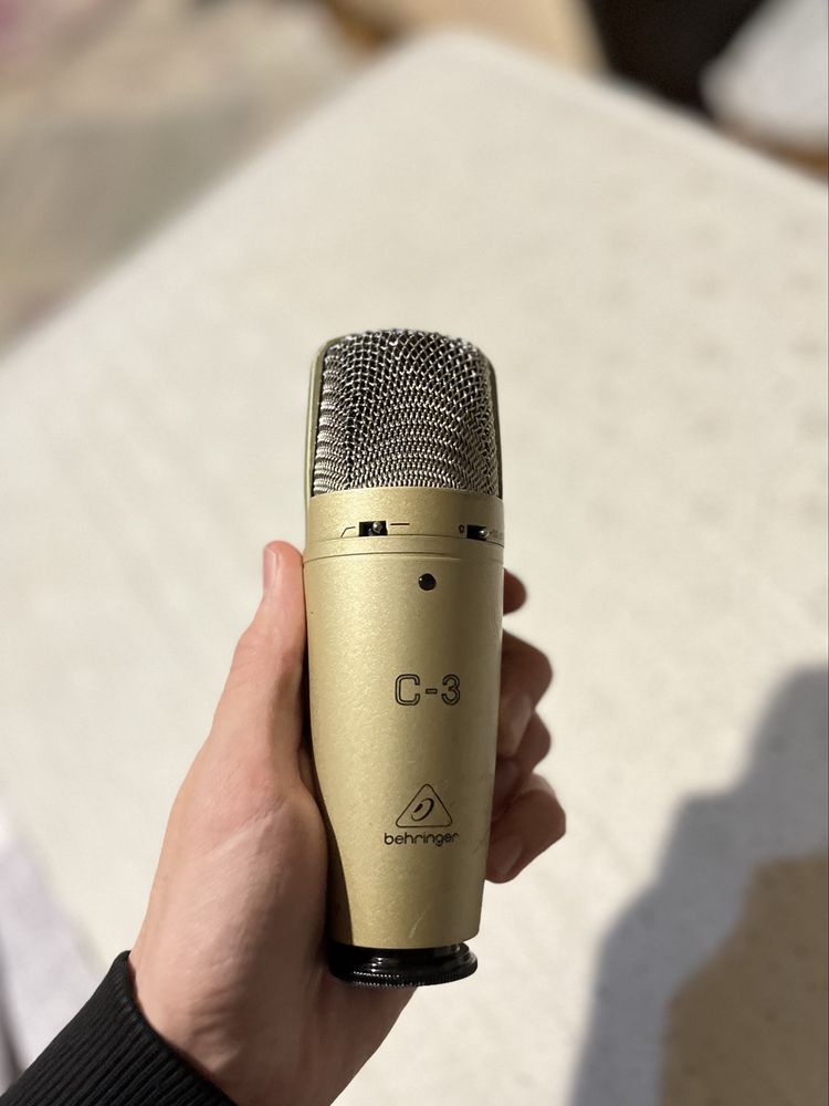 микрофон Behringer C-3 золотистого цвета