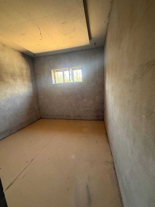 Уй сотилади 3сотих 5хонадан 3та ёнма ён