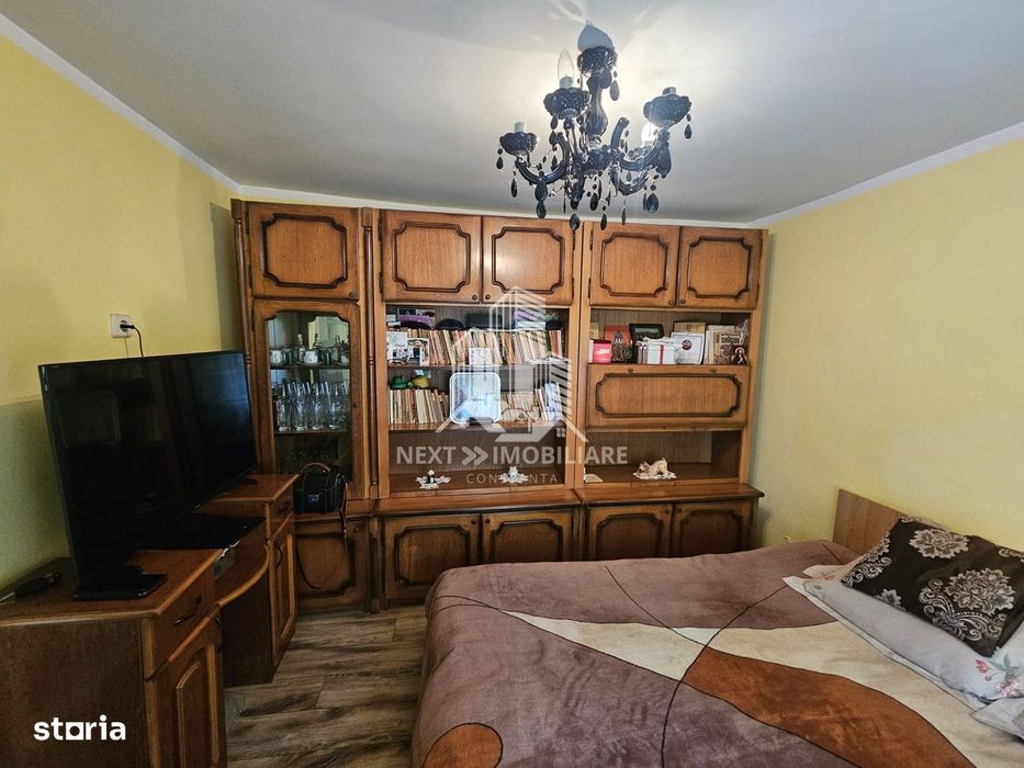 Casă  4 camere cu 2 intrări, garaj și teren 1751mp– Cobadin