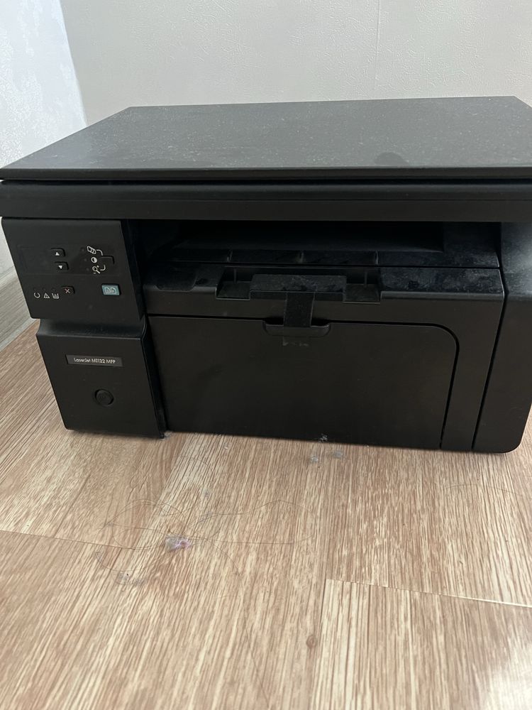 Принтер три в одном , laserjet M1132MFP в хорошем состоянии