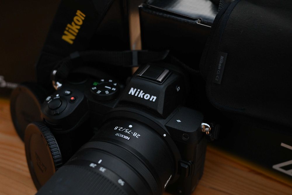 Nikon Z5 Mirrorless 9477 cadre + acumulator original cadou
