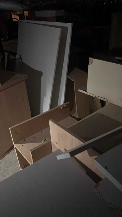 отдам бесплатно на дрова мебель