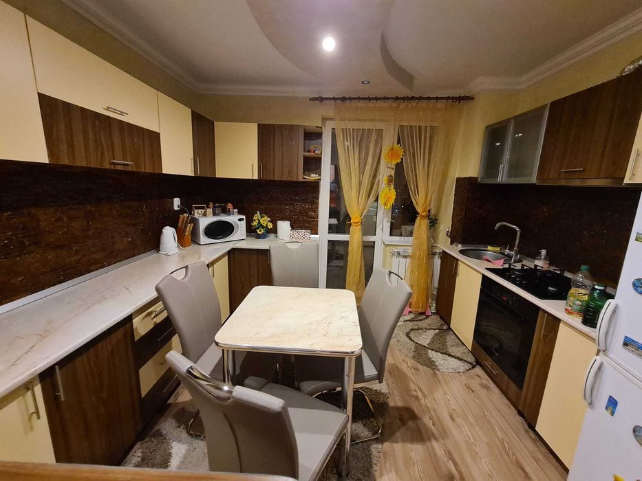 Vând apartament cu 3 camere tip D vis a vis de Lotus Oradea