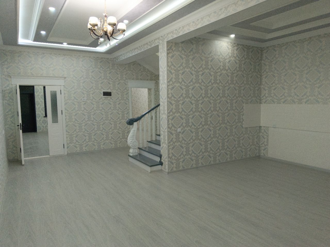 Uchastka (uy hovli ) sotiladi