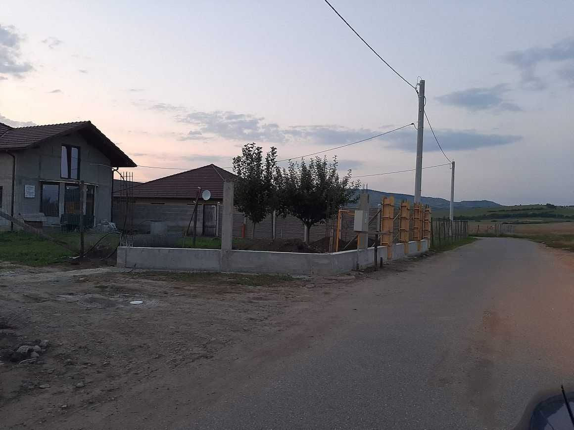 Garduri de diferite modele (tabla cutata, plasa bordurata, BCA, sipca)