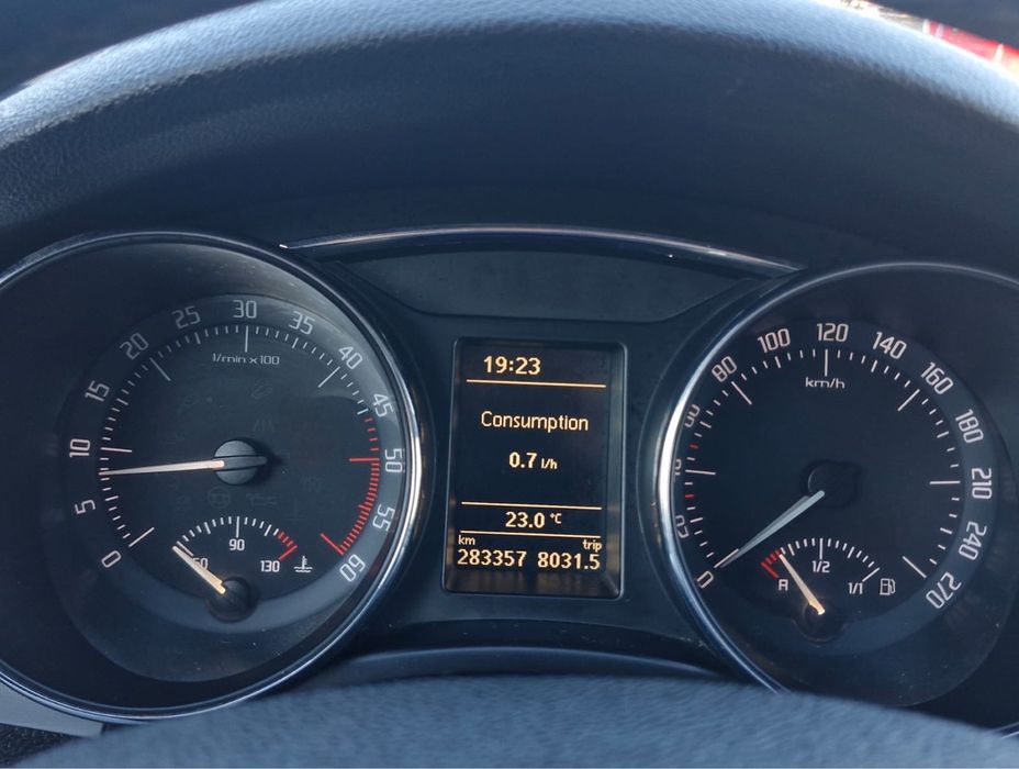 Vand Skoda Superb 2.0 Diesel - an 2011 Limuzina