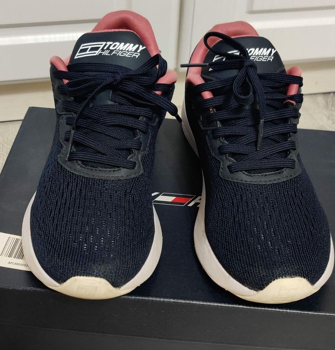 Adidași/ încălțări sport de damă, Tommy Hilfiger. Ușori și confortabil