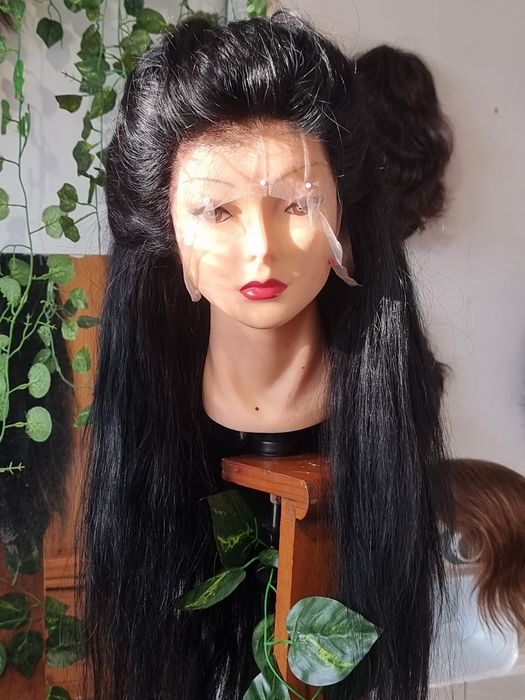 Перуки от естествена коса