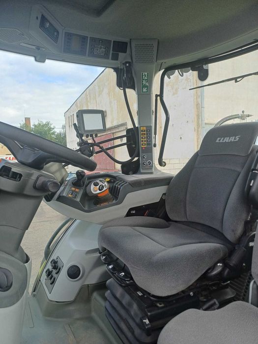 Tractor CLAAS Axion 870 CMATIC