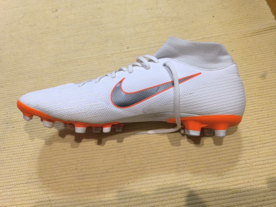 Футболни бутонки