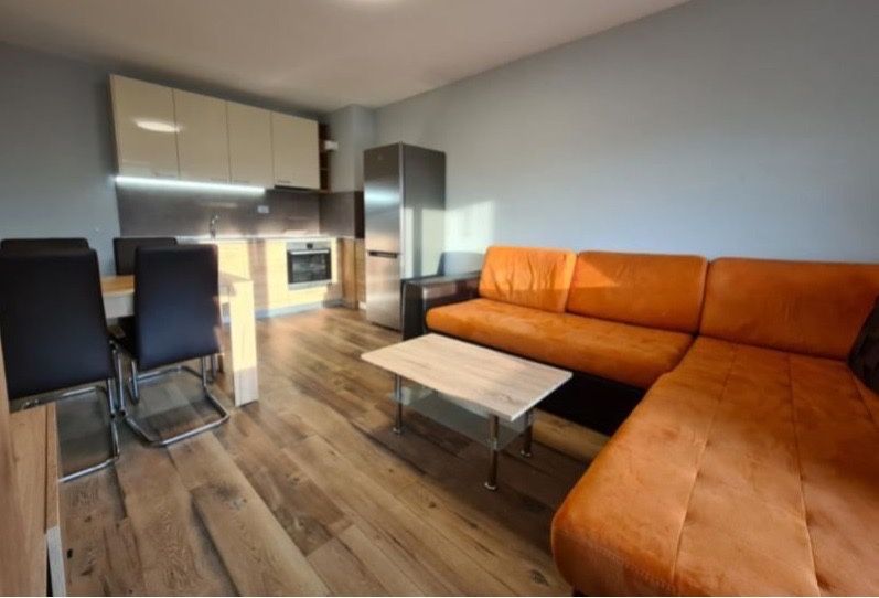 Дава се под наем Тристаен апартамент в София, Младост 1 - 105 кв.м за 535.5 € - Снимка #1