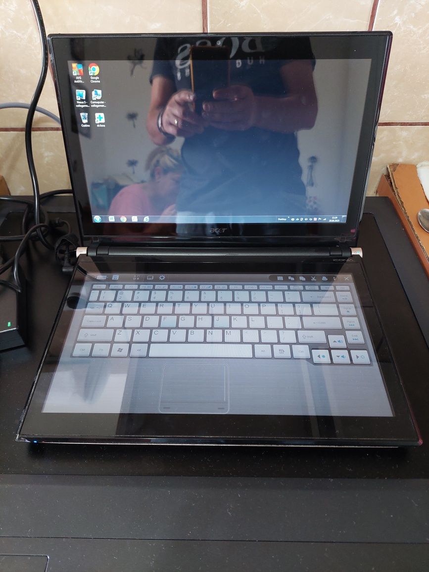 Vând leptop Acer ironia 6120 leptop cu 2 ecrane tactile