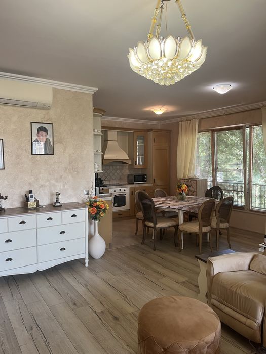 Продава се Четиристаен апартамент в Варна, Базар Левски - 220 кв.м за 2432 €/кв.м - Снимка #6