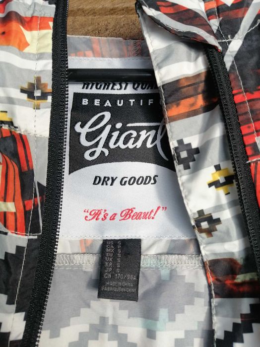 Яке ветровка с качулка