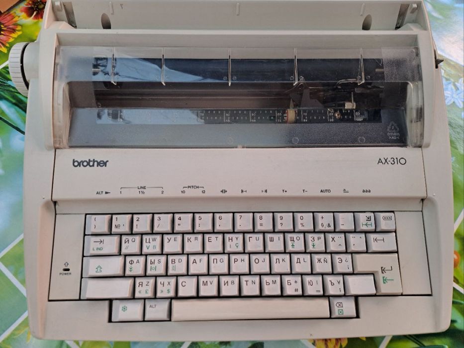 Печатная электрическая машинка Brother AX-310