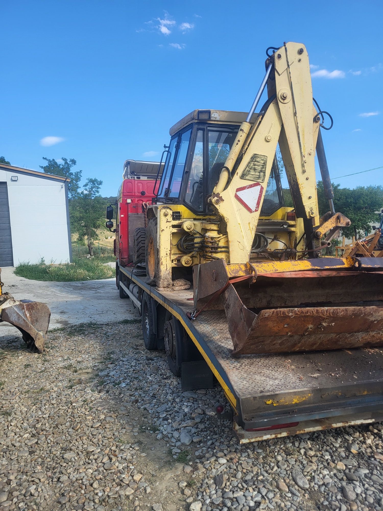 Dezmembrez buldoexcavator jcb
