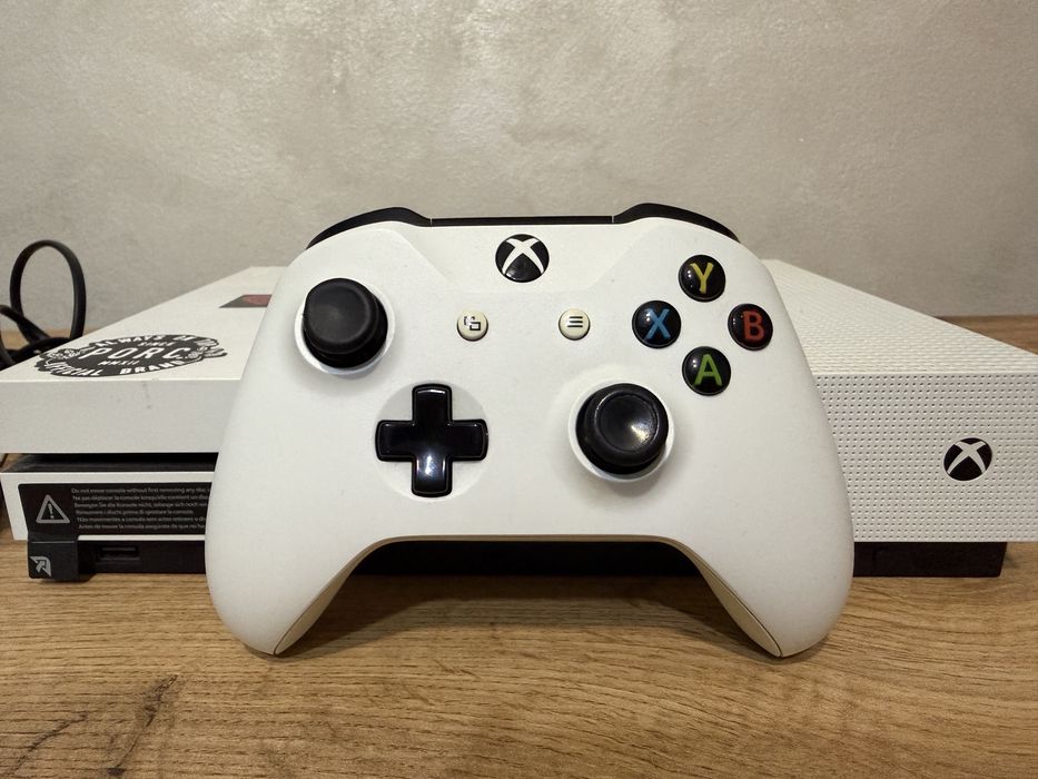 Xbox One S alb 1Tb+controller original+jocuri Fifa,Minecraft,The Crew2