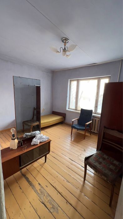 Кибрай байткурган  2 комнатная 77я серия кирпичный дом