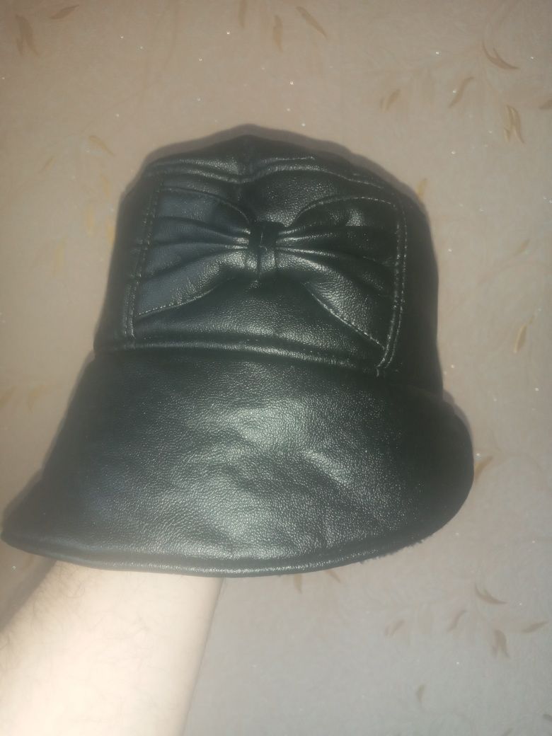 Продам женскую шапку