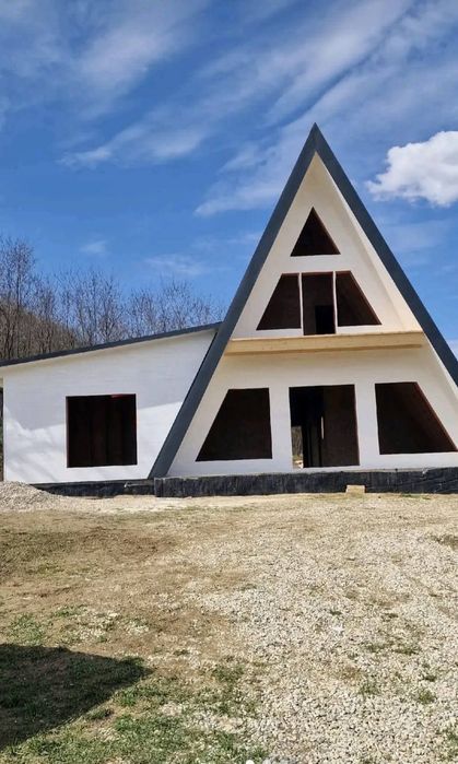 Vand cabane din lemn A-frame, montaj rapid oriunde in Romania