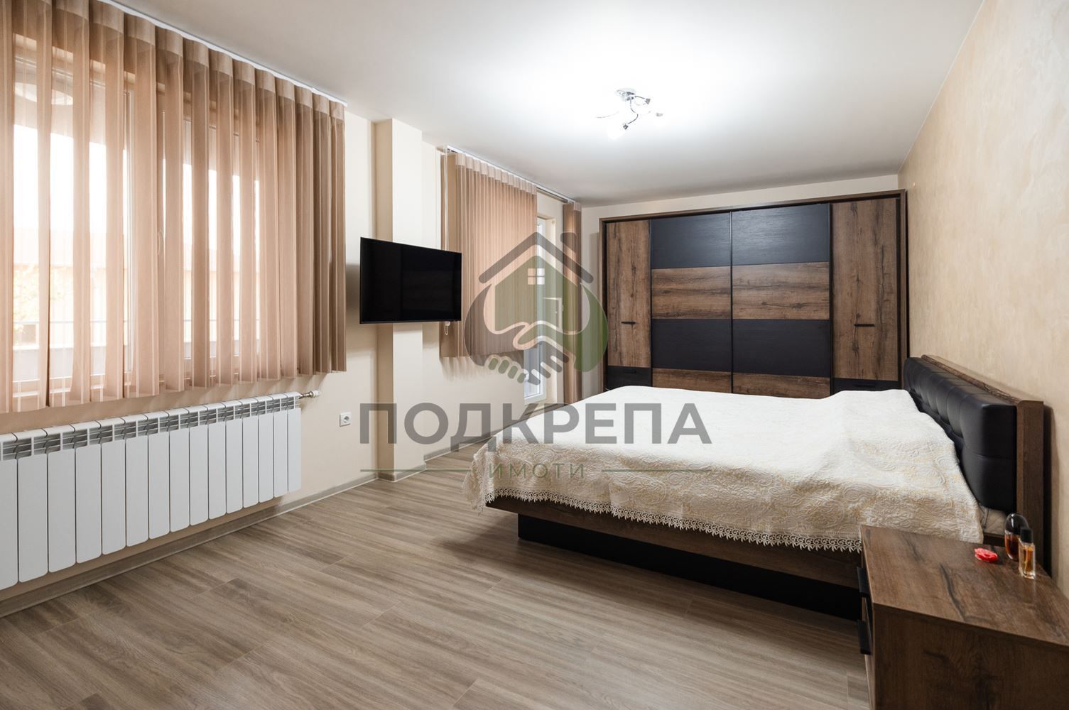 Обзаведен тристаен апартамент в Остромила
