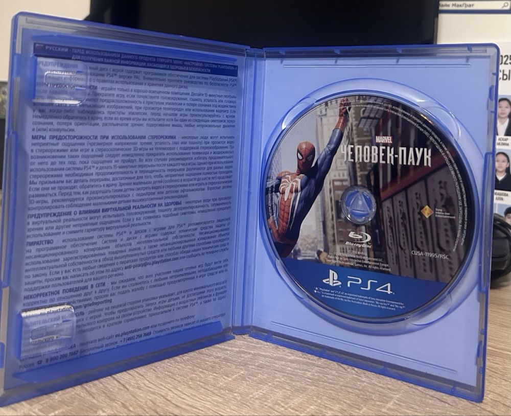Продам  PLAY STATION 4 с дисками