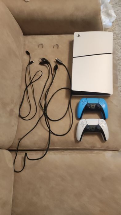 Playstation 5 Digital edition ДВА ДЖОЙСТИКА и още една година гаранция