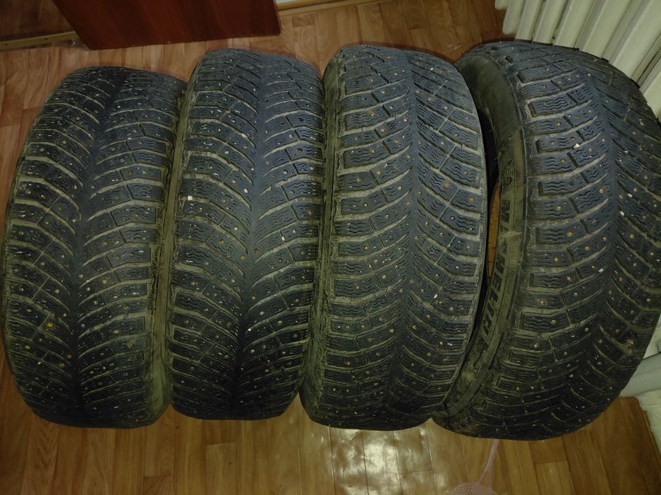 Продам шины 235/60 18 комплект