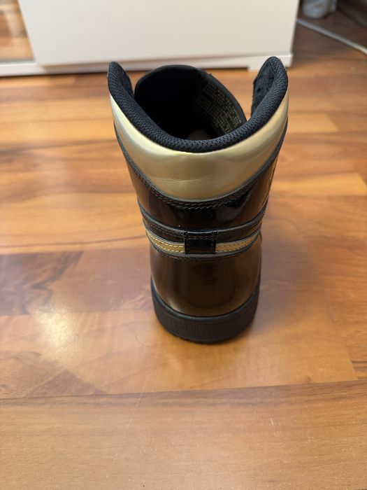 Jordan 1 Metalic Gold