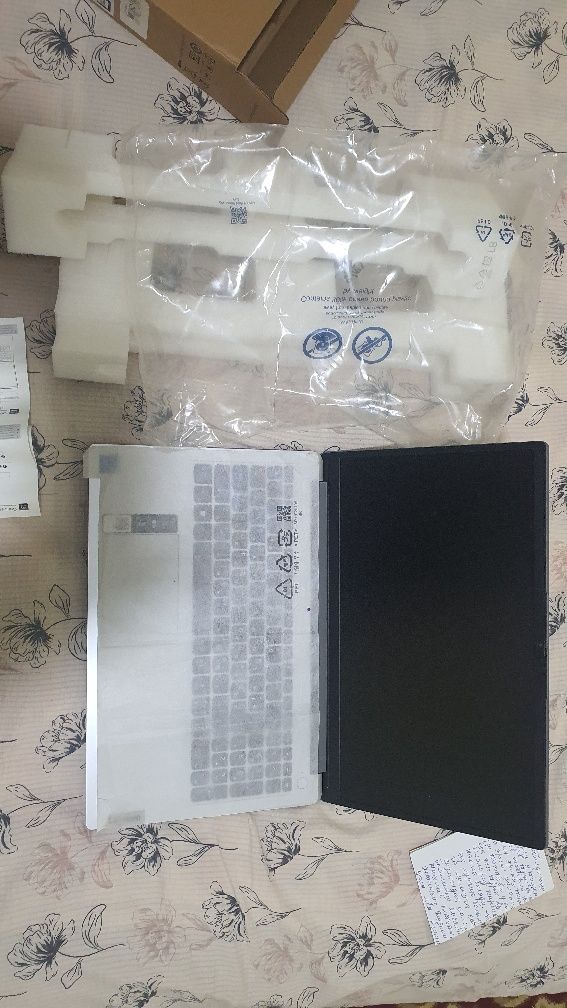 Lenovo Noutbuk sotiladi