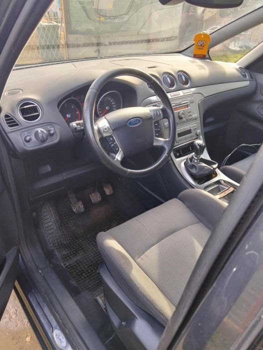 Vând Ford Galaxy s max