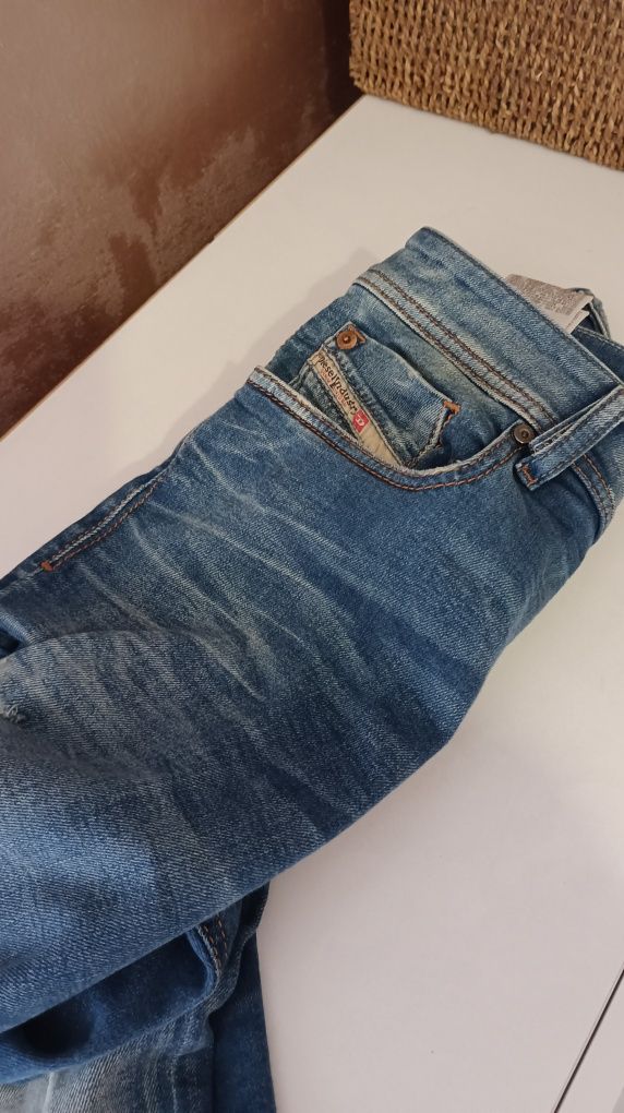 Разпродажба Дамски дънки diesel Pepe jeans и поли л размер