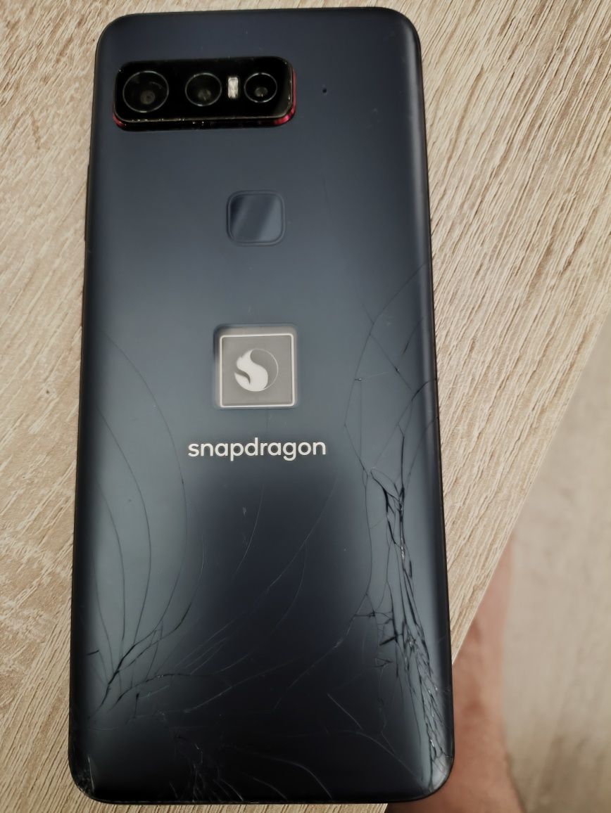 Smartphone Asus Insaiders