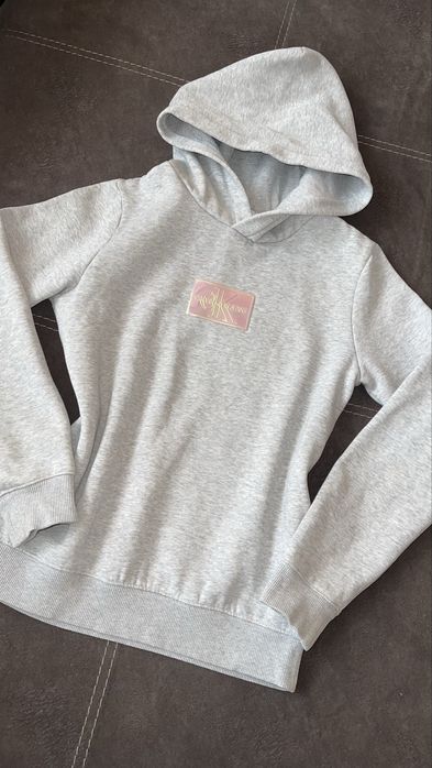 Спортна топла блуза на Calvin Klein с красиво хамелеоново лого