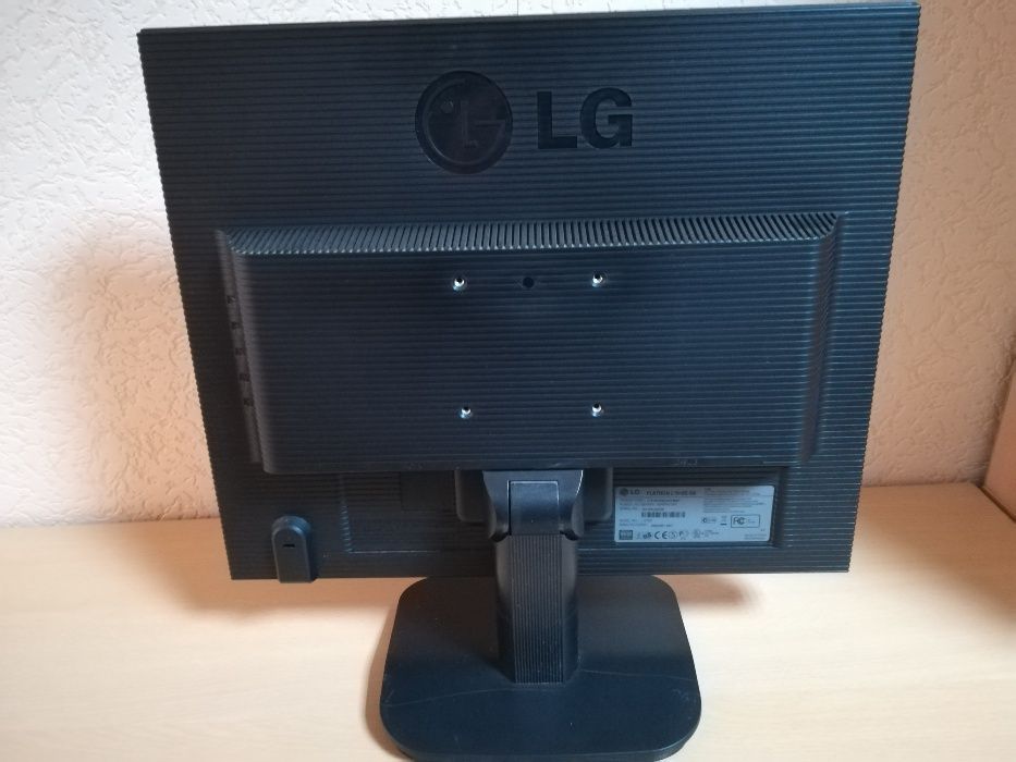 Монитор LG 19'' Flatron L1918S