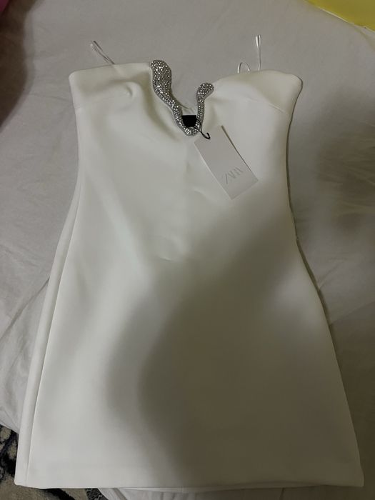 Чисто нова бяла рокля на Zara