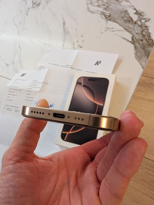 iPhone 16 Pro Desert Titanium 128 GB