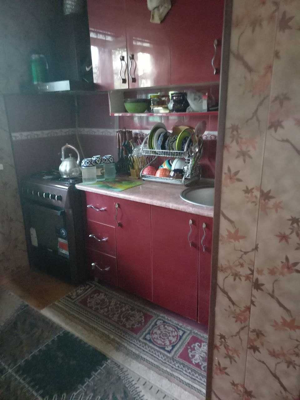 Юнусобод 17 да евро квартира бор овкатлари билан.