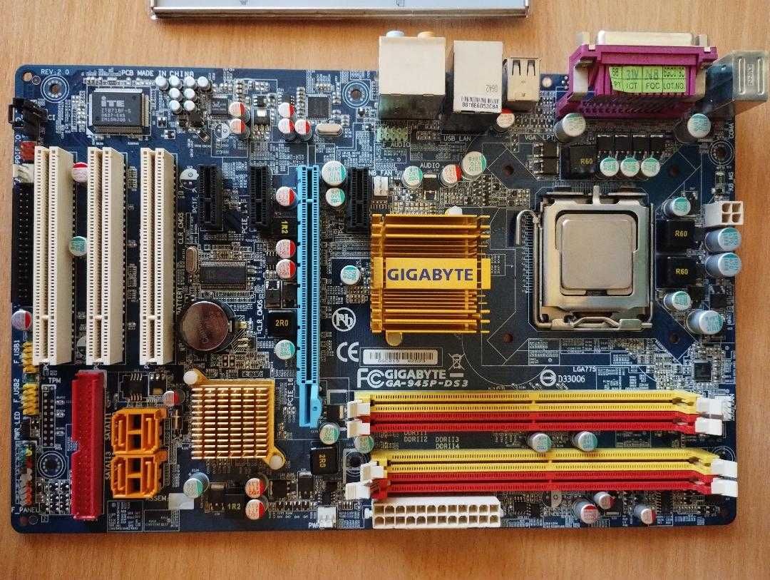 Placa baza Gigabyte cu procesor +sursa+cooler+picior cooler+cablu pc