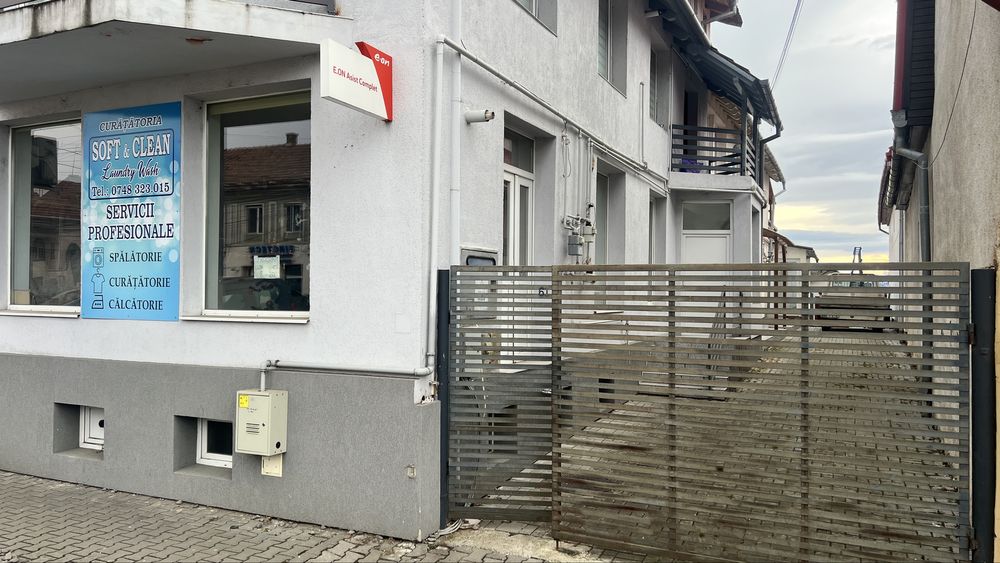 Vand apartament cu o camera sau spatiu birou
