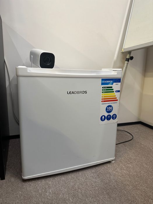 Продам маленький холодильник