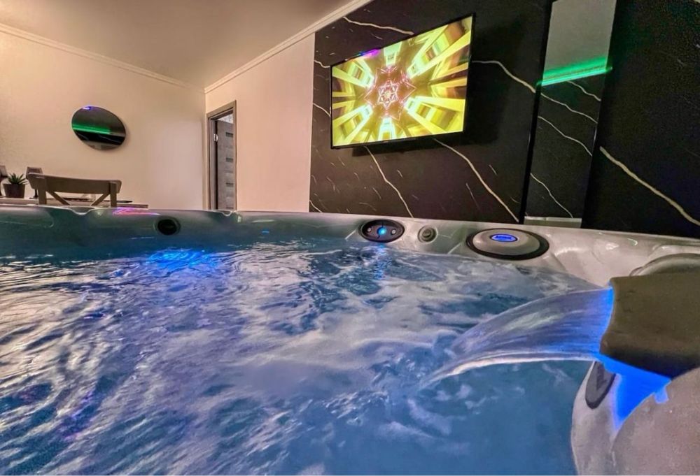 Apartament cu Jacuzzi Privat