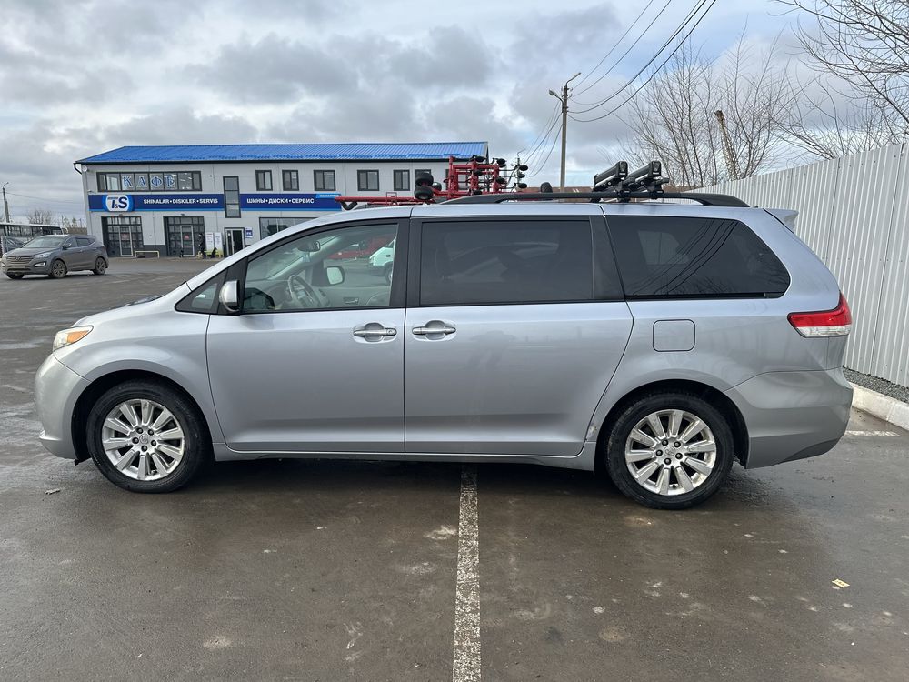 Toyota Sienna limited awd