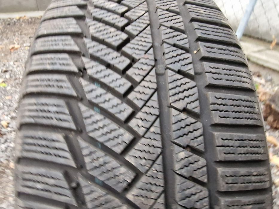 Anvelopă 245/40R18 marca Continental, M+S, DOT 2021,8 mm