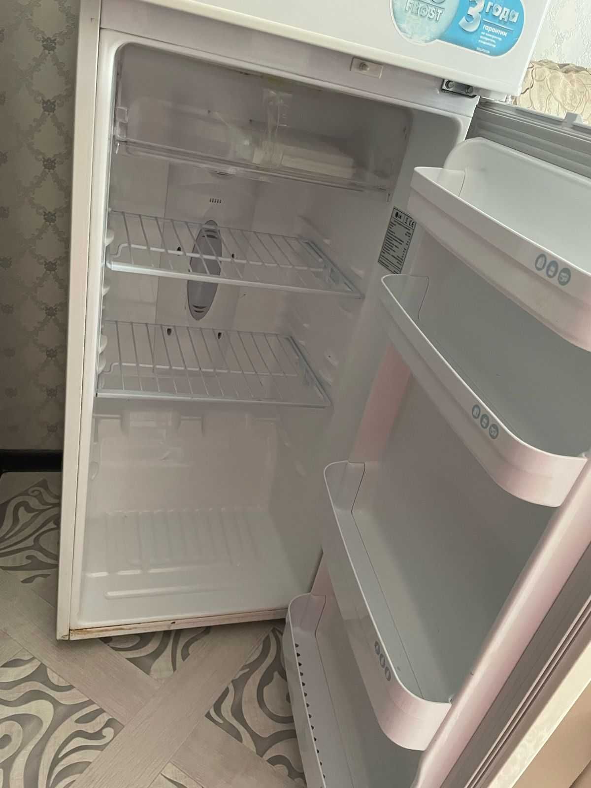 Продам холодильник - цена 10000