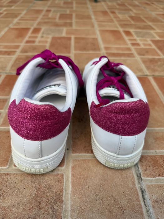 Бели кецове Guess