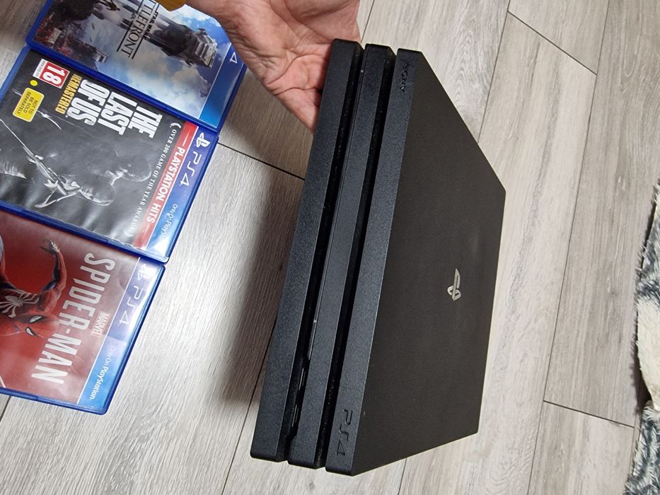 Consolă PlayStation 4 PRO 1TB SSD BLACK, PS4 PRO, Blu-Ray + Jocuri